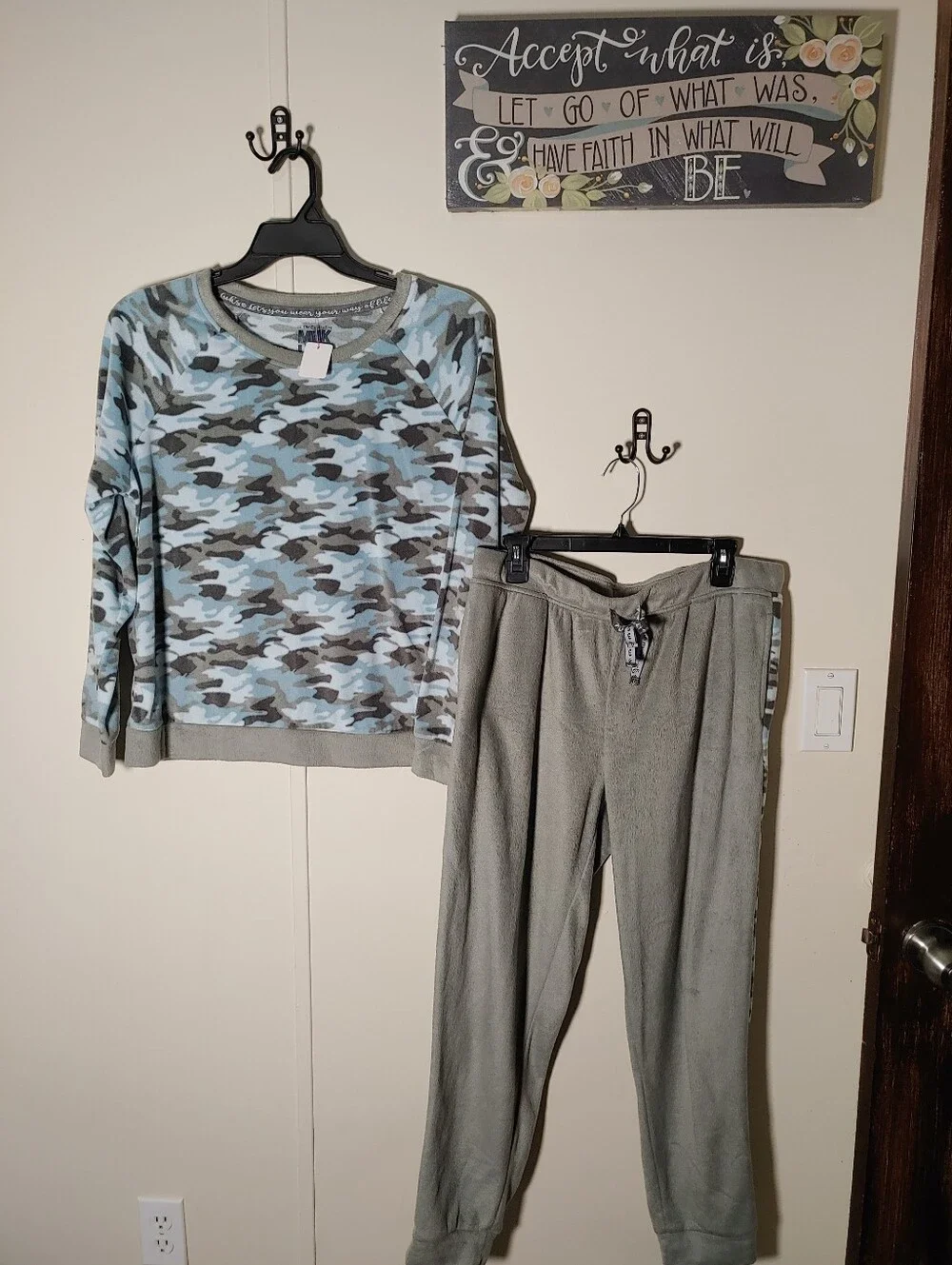 Super Cute Muk Luks Large Blue & Grey Camo Long Sleeve Pajama Set